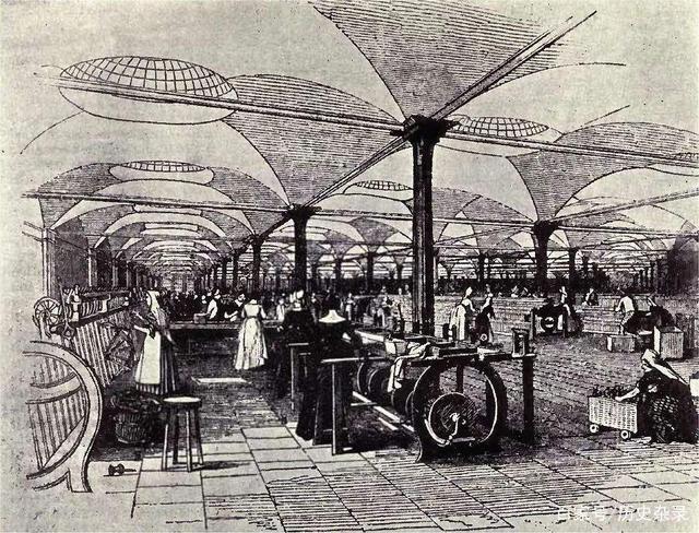 纺织机器和纺织工厂的出现给英国的纺织产业带来了怎样的效益?
